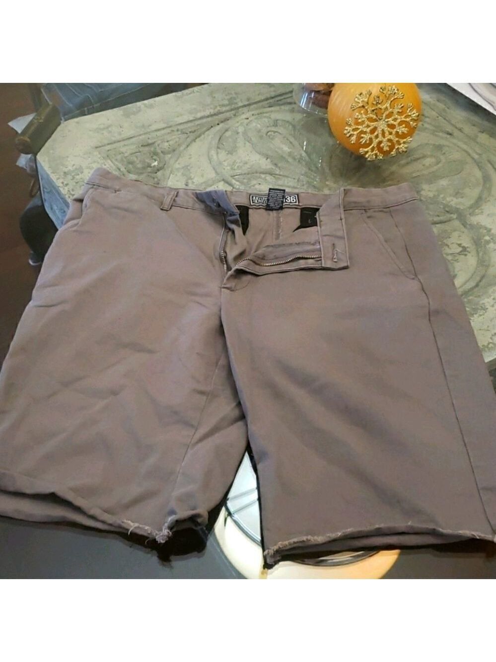 ARTISTRY in Motion Shorts Cut Off